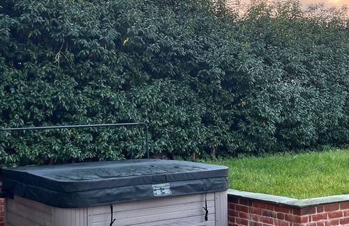 Pimperne House | The Old Coach House Pimperne ~ Hot Tub