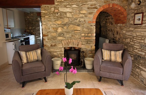 Whitland Cottage | The Old Coach House - Sleeps 2 Adults, 4 Children + 1 Infant