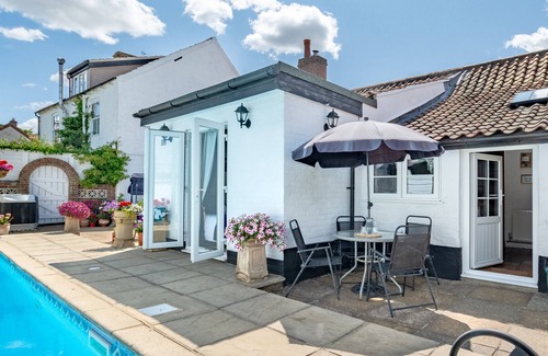 Cawston House | The Old Coach House - Two Bedroom House, Sleeps 4