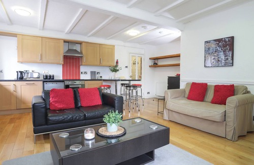 Borth-y-Gest Cottage | THE OLD CORNHILL, pet friendly, with a garden in Porthmadog