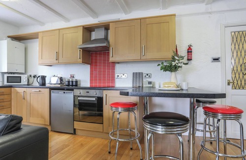 Borth-y-Gest Cottage | THE OLD CORNHILL, pet friendly, with a garden in Porthmadog