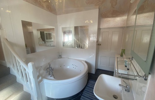 Witney Bed & Breakfast | The Old Court Hotel