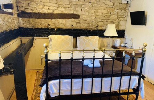Witney Bed & Breakfast | The Old Court Hotel