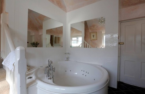 Witney Bed & Breakfast | The Old Court Hotel