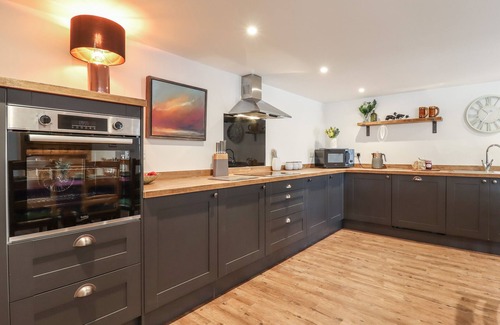 Adisham Cottage | THE OLD DAIRY, pet friendly, country holiday cottage in Wingham