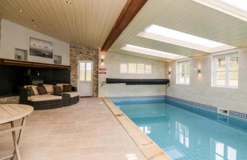 Broadwoodkelly House | The Old Dairy With Indoor Pool In Devon