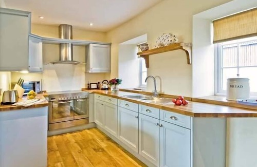Berwick-upon-Tweed Cottage | THE OLD FARMHOUSE, family friendly, luxury holiday cottage in Lowick
