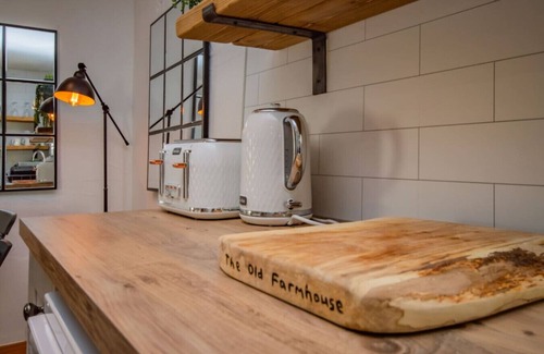 New Moat House | The Old Farmhouse · Cosy Farm Conversion In The Heart Of Pembrokeshire