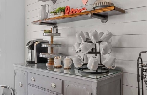 Rineyville Apartment | The Old Farmhouse Inn-The Girls Room