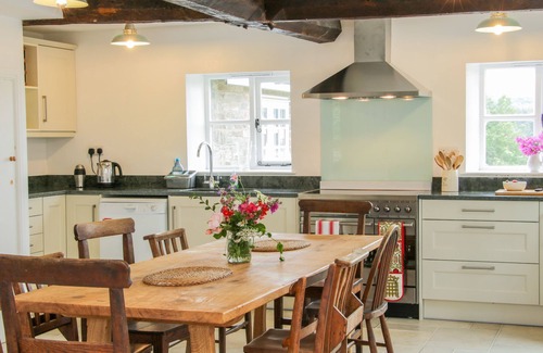 Milebrook Cottage | THE OLD FARMHOUSE, UPPER PITTS, pet friendly in Knighton