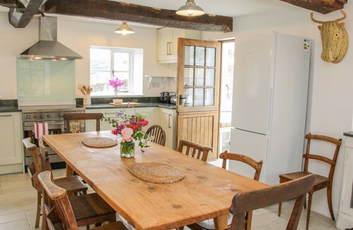 Milebrook Cottage | THE OLD FARMHOUSE, UPPER PITTS, pet friendly in Knighton