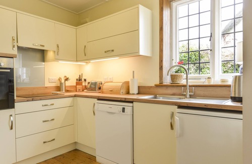 Ilsington Cottage | THE OLD FORGE, family friendly, with a garden in Ilsington