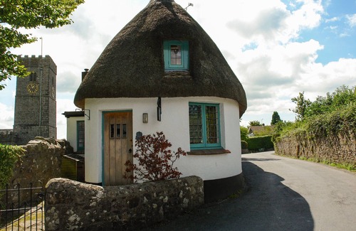 Ilsington Cottage | THE OLD FORGE, family friendly, with a garden in Ilsington