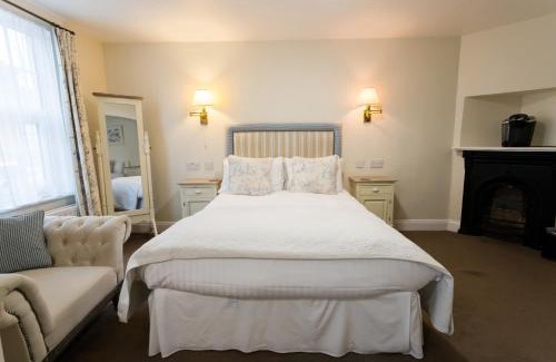 Warwick House | The Old Fourpenny Hotel