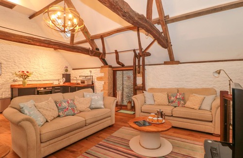 South Perrott Cottage | THE OLD GRANARY, family friendly, with a garden in Crewkerne