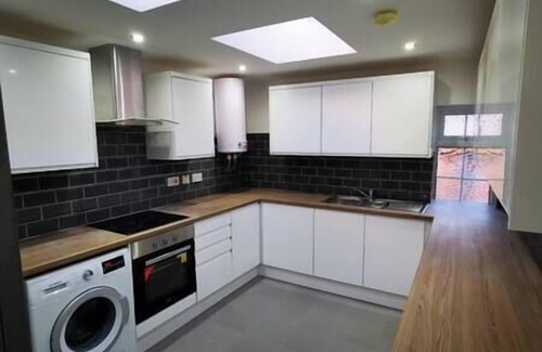 Thornton Heath Apartment | The Old Guest House - R2