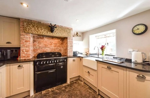 Alfreton House | The Old Horns cottage