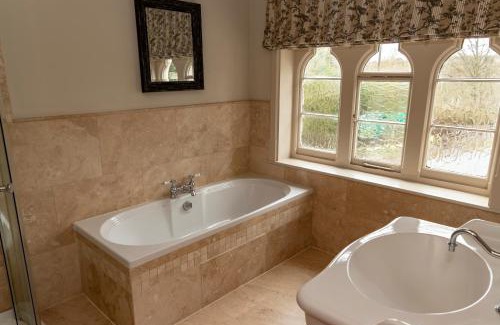 Newnham Bed & Breakfast | The Old Hunting Lodge at The Talbot Inn