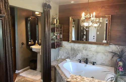 Azle Bed & Breakfast | The Old Liberty Schoolhouse B&B