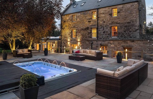 Dalkeith House | The Old Millhouse - Luxury Retreat: Sauna and Hot Tub