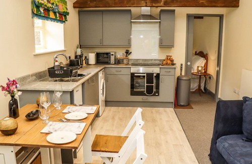 Knipton Cottage | THE OLD MOWER SHED, with a garden in Knipton