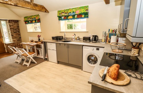 Knipton Cottage | THE OLD MOWER SHED, with a garden in Knipton