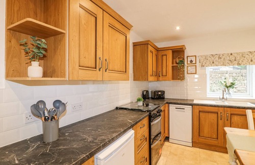 Alton Cottage | THE OLD PARLOUR, family friendly, character holiday cottage in Alton