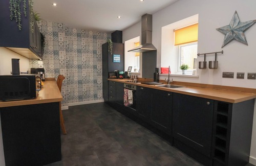 Withernsea Cottage | THE OLD POLICE HOUSE, pet friendly, with hot tub in Withernsea
