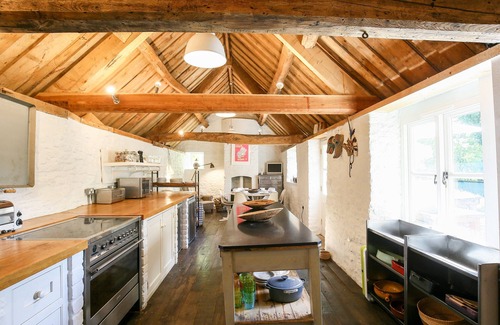 Coln St Aldwyns Cottage | THE OLD POST OFFICE, pet friendly, with open fire in Coln St Aldwyns