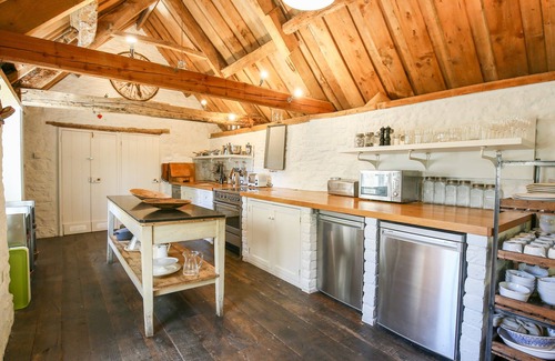 Coln St Aldwyns Cottage | THE OLD POST OFFICE, pet friendly, with open fire in Coln St Aldwyns