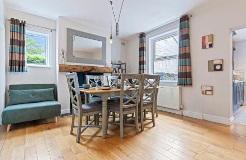 Alton House | The Old Post Office 5 mins Drive to Alton Towers