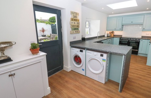 Praze-An-Beeble Cottage | THE OLD POST OFFICE, pet friendly, with open fire in Praze-An-Beeble