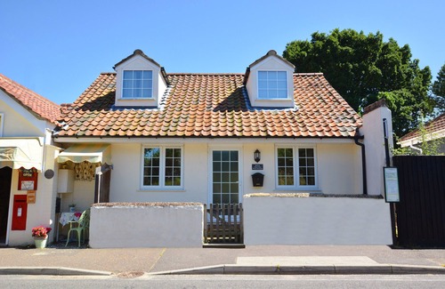 Irstead House | The Old Post Room - Two Bedroom House, Sleeps 5