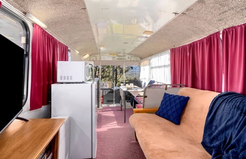 Bilpin House | THE OLD SCHOOL BUS - a truly unique holiday experience! SPECIALS ON NOW !