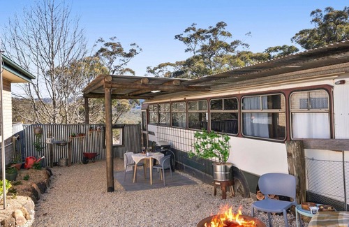 Bilpin House | THE OLD SCHOOL BUS - a truly unique holiday experience! SPECIALS ON NOW !
