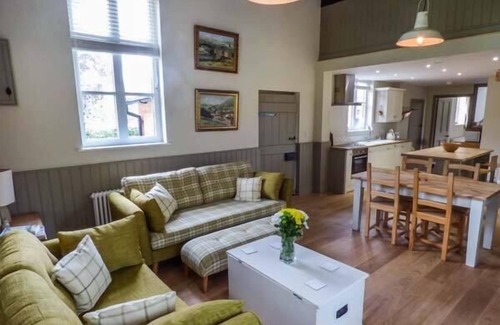 Hatton Cottage | THE OLD SCHOOL, family friendly in Hatton, Lincolnshire