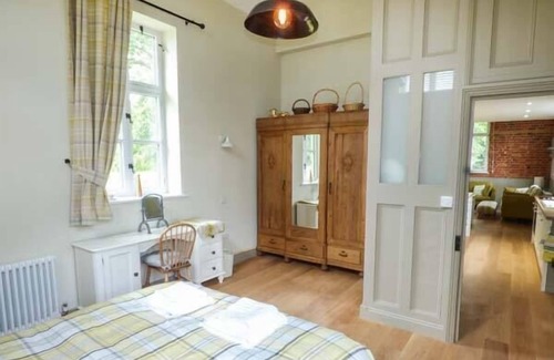 Hatton Cottage | THE OLD SCHOOL, family friendly in Hatton, Lincolnshire