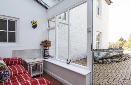 Bishops Castle House | The Old Schoolhouse and Cottage