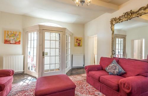 Bishops Castle House | The Old Schoolhouse and Cottage