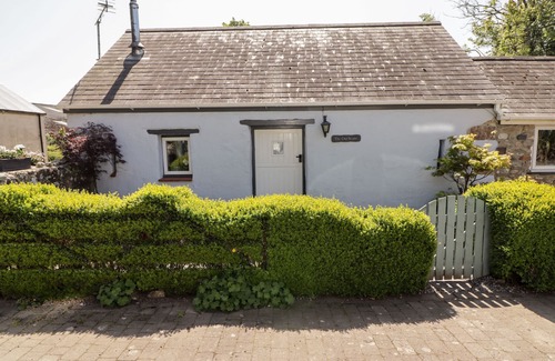 Haverfordwest Cottage | THE OLD STABLE, pet friendly, with open fire in Wolfscastle