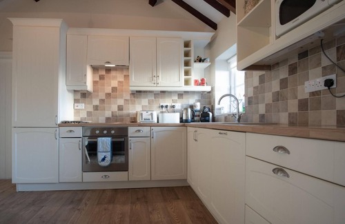 Angle Cottage | The Old Stables - 3 Bedroom Cottage - Angle