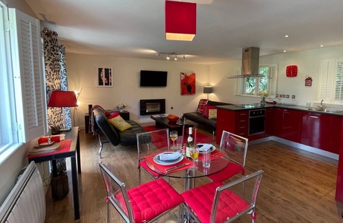 Denton Cottage | The Old Stables - Contemporary Cottage Surrounded by Woodland and Vineyards