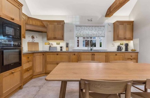 Medbourne House | The Old Stables - Hot Tub Packages Available