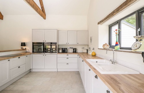 Corton Cottage | THE OLD STABLES, pet friendly, with a garden in Gillingham