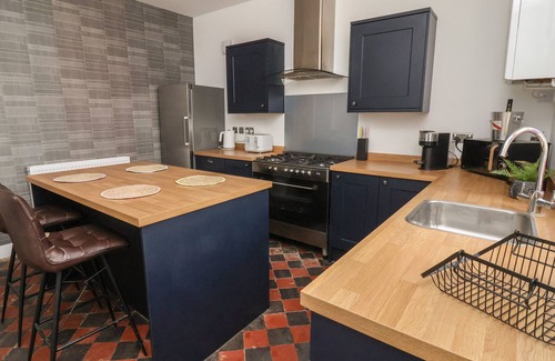Withernsea Cottage | THE OLD STATION HOUSE, pet friendly, with hot tub in Withernsea