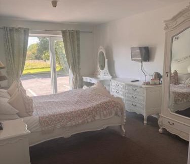Kelbrook Hotel | The Old Stone Trough Country Hotel