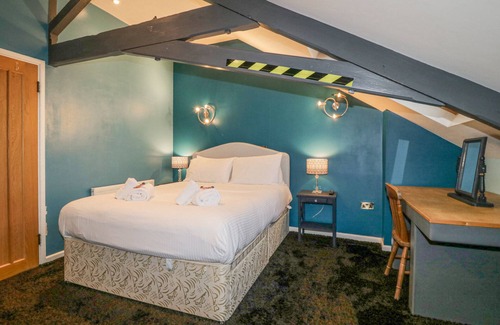 Saint Ann's Chapel Cottage | THE OLD SUNDAY SCHOOL, pet friendly, with a garden in Drakewalls