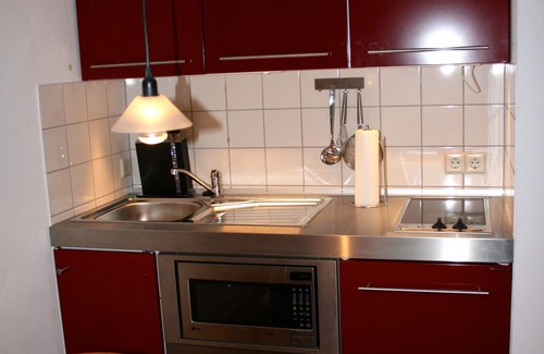 Weinheim Apartment | The old town with the market square, castle park and exotic forest are within walking distance
