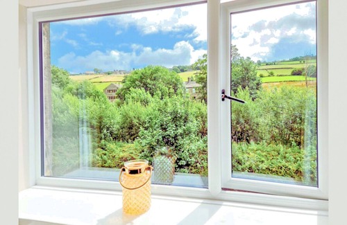 Holmbridge Cottage | THE OLD WASH KITCHEN - Charming Character Cottage in Holmfirth, Yorkshire