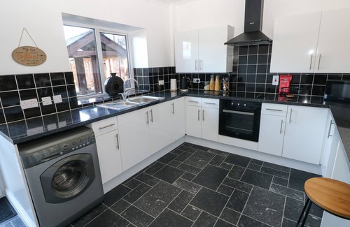 Rumney Cottage | The Old Well Bungalow - Ty Mawr Farm